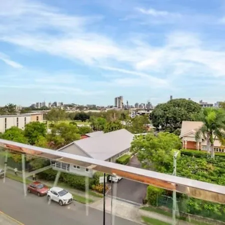 Views, Modern 2br, Balcony & Pool