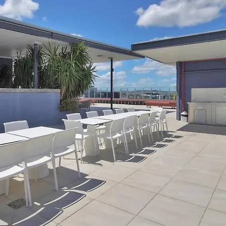 Modern Pad, 1-min To Showgrounds Apartment