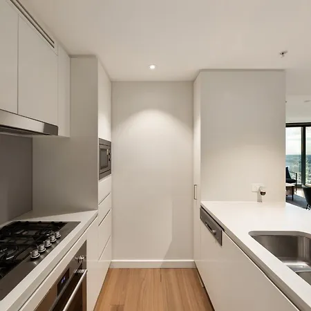 Apartment Skytower 72nd Floor 3br With Parking, Pool And Gym *