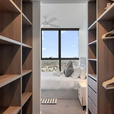 Stylish 1br Retreat With Stunning High-rise Views Apartment