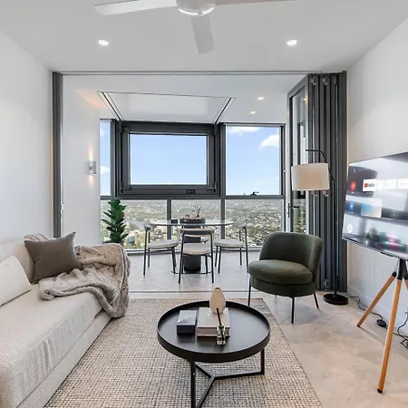 Apartment Stylish 1br Retreat With Stunning High-rise Views *