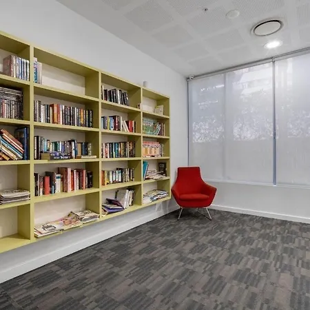 Apartment Modern 1br Retreat - Pool, Gym, Parking - Walk To South Bank *