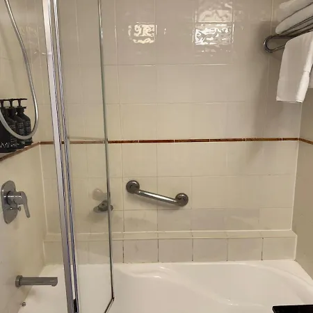 Apartment One-bedroom Escape I Mantra On Queen *