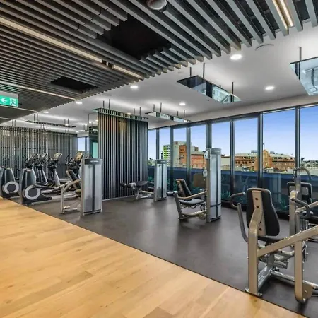Style Infinity Pool Gym Chic 1 Bedroom * Brisbane