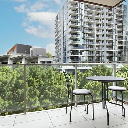 Stylish 2 Bdr Near Qut And Rbwh With Parking Brisbane