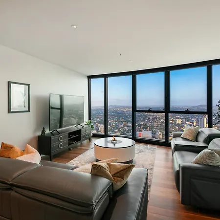 Skylight With Free Parking Apartment