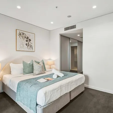 High Rise 2br In Cbd Apartment *