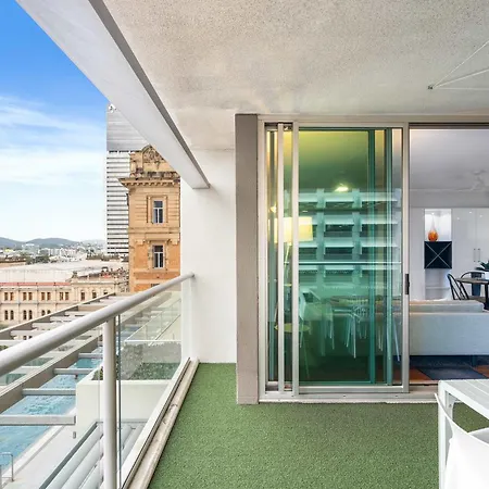Apartment 2 Bed 2 Bath Parking *