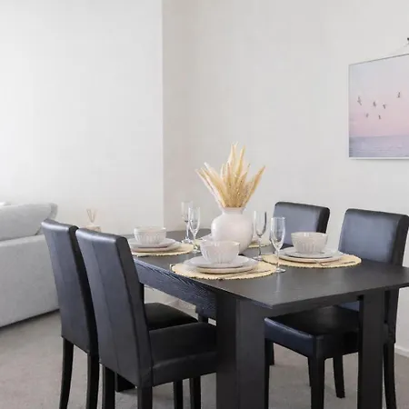 Apartment Oaks Luxury 2br With Pool, Gym And Parking