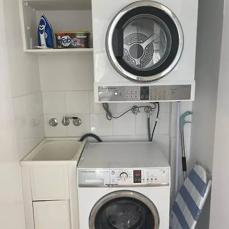 Inner Gem Next To St Andrews Hospital & Park Apartment Brisbane