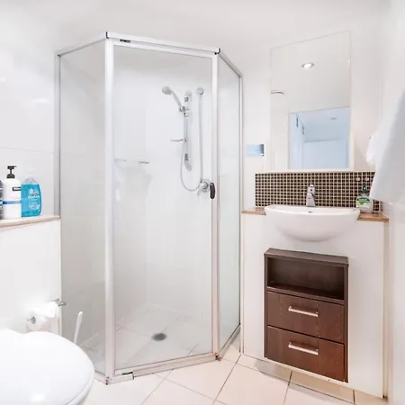 Family-friendly 2br Retreat Heart Of C35 Apartment *