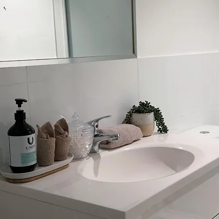 2b2b With Courtyard - Close To Cbd - Free Parking Apartment Brisbane