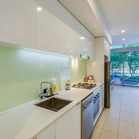 Apartment Modern 1br Retreat - Pool, Gym, Parking - Walk To South Bank