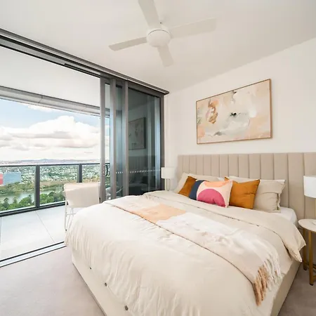 1bedroom Sip In Style In Queens Wharf - Level 33 With And River View Apartment