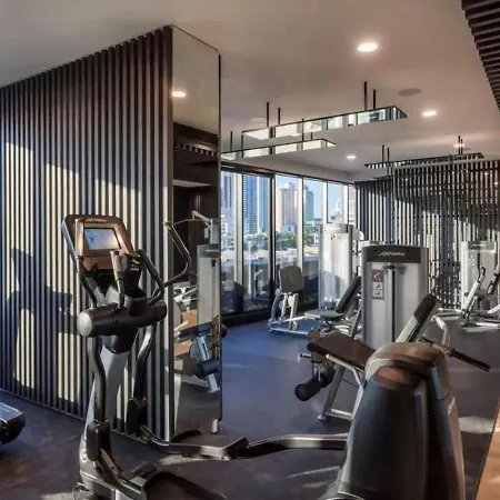 Apartment Style Infinity Pool Gym Chic 1 Bedroom *