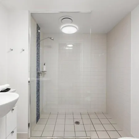 Dusk A Luxury 2bed 2bath Cbd Sky With Pool Parking And Apartment Brisbane
