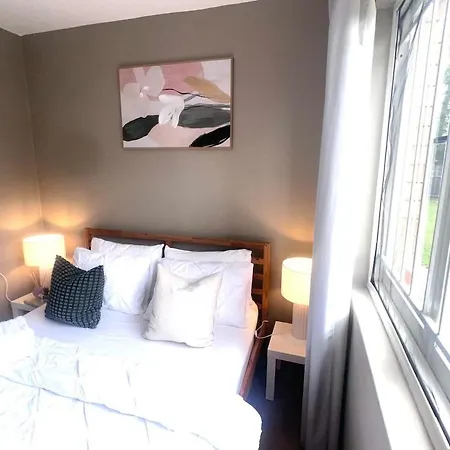 Apartment U5-traditional Qld Unit With Backyard-fresh-quiet Leafy Centre-newac Smarttv