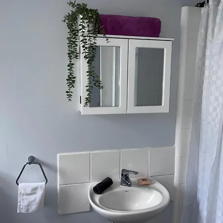 U2 Cute Fresh Unit Quiet Centre Newac Smarttv Apartment