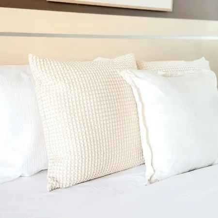 Direct Story Bridge Views - Sleeps 6 - Parking - Apartment Brisbane