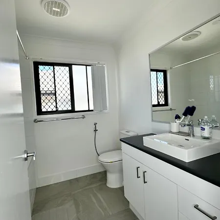 Boondall 3br Family | Long Deals Apartment