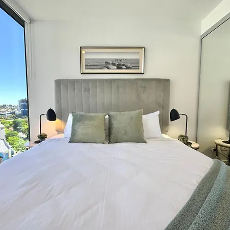 Apartment 1br One Modern High-rise With Pool & Gym Access