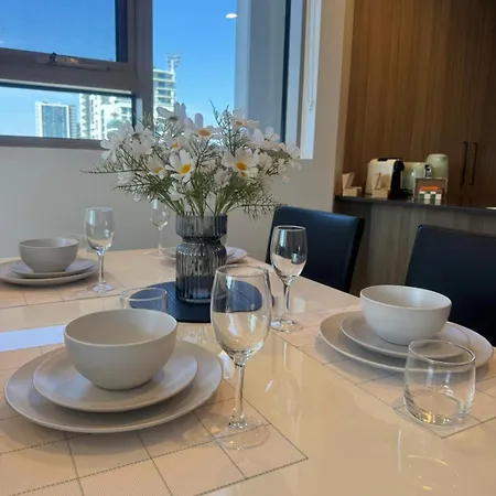 Apartment Luxe 2br With Rooftop Pool And Cbd View