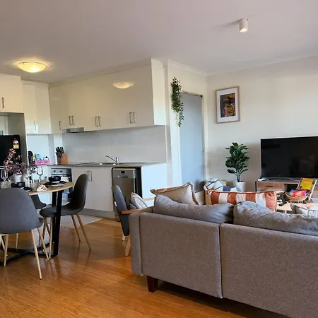 2b2b With Courtyard - Close To Cbd - Free Parking Apartment
