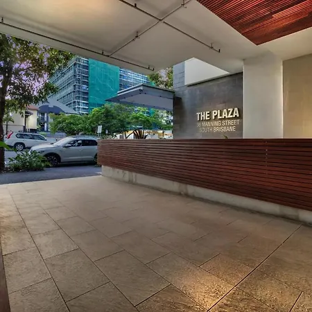 Modern 1br Retreat - Pool, Gym, Parking - Walk To South Bank Apartment