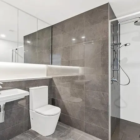 Apartment Skyrise Upper Floor Infinite Pool