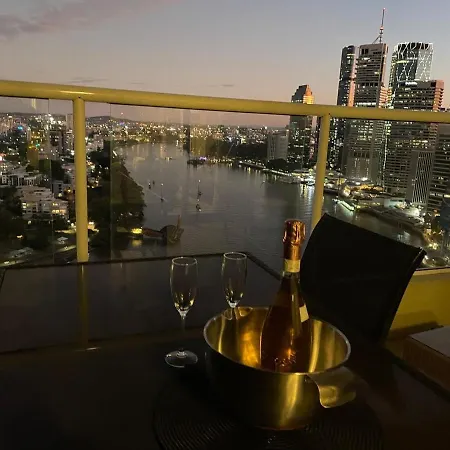 Stunning Views Over River, Kangaroo Point And Story Bridge Apartment