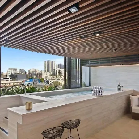 Apartment Style Infinity Pool Gym Chic 1 Bedroom *