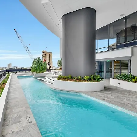 Gorgeous 3br With Study Overlooking Bne River Brisbane