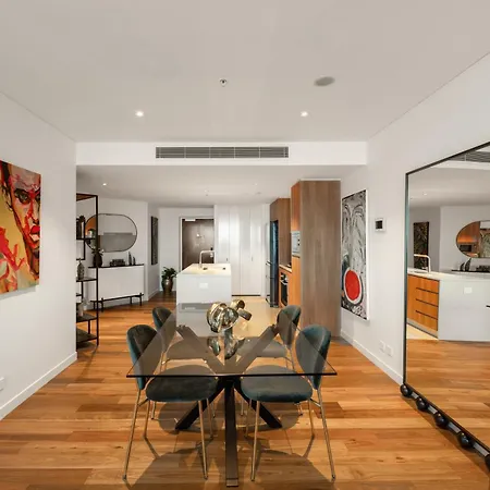Skylight With Free Parking *