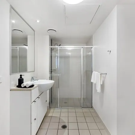 Apartment Dusk A Luxury 2bed 2bath Cbd Sky With Pool Parking And Brisbane