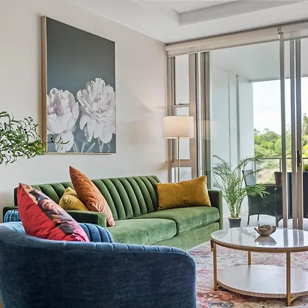 Apartment Stylish Roma Parklands Retreat - Stunning Park Views From Every Room, Heated Pool, Gym, Private Carpark, Suncorp Stadium, 10 Min Walk To Cbd Brisbane