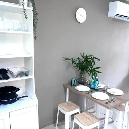 U5-traditional Qld Unit With Backyard-fresh-quiet Leafy Centre-newac Smarttv