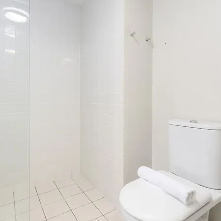 Oaks Gorgeous 2br With Pool, Parking, Gym *