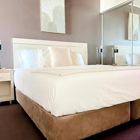 Direct Story Bridge Views - Sleeps 6 - Parking - * Brisbane