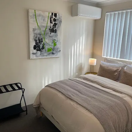2 Bed Ground Flr Gaythorne Courtyard Apt, Parking