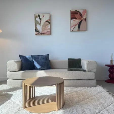 Luxe 2br With Rooftop Pool And Cbd View *