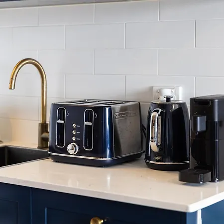 Stylish 2br Cityside With Pool, Gym And Parking *