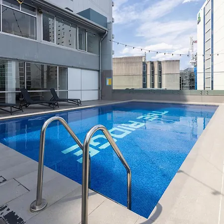 Apartment Stylish 2br Cityside With Pool, Gym And Parking