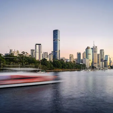Skytower 72nd Floor 3br With Parking, Pool And Gym Brisbane