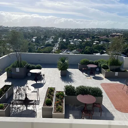 Apartment Riverside Modern 2br East With Parking