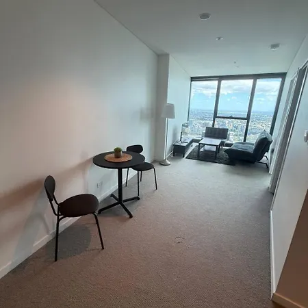 Apartment Skyrise Upper Floor Infinite Pool