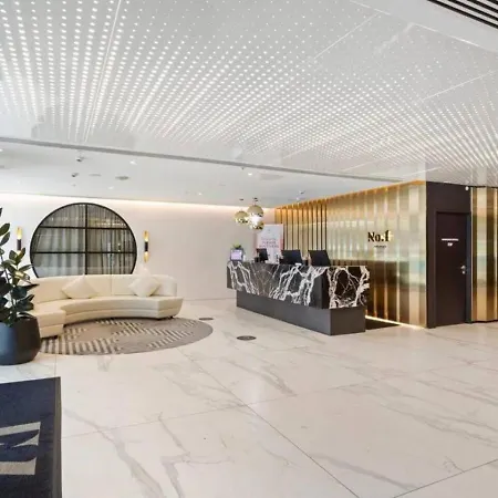 Style Infinity Pool Gym Chic 1 Bedroom