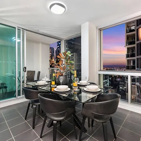 Dusk A Luxury 2bed 2bath Cbd Sky With Pool Parking And Brisbane