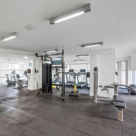 Stylish Roma Parklands Retreat - Stunning Park Views From Every Room, Heated Pool, Gym, Private Carpark, Suncorp Stadium, 10 Min Walk To Cbd Apartment Brisbane