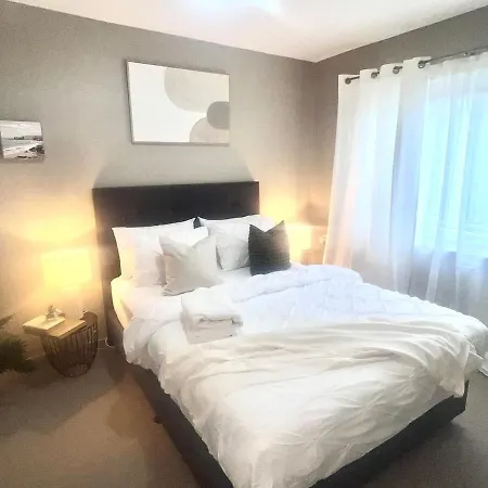 U5-traditional Qld Unit With Backyard-fresh-quiet Leafy Centre-newac Smarttv Apartment *