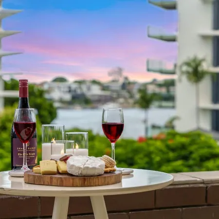 Dune Designer 2 Bedroom With River Views Parking Pool Apartment *
